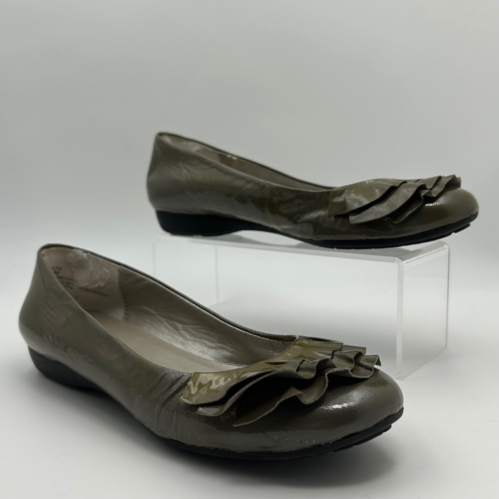 Me Too‎ Alexis Ballet Flats Womens 7.5 Olive Green Ruffle Patent Leather Classic